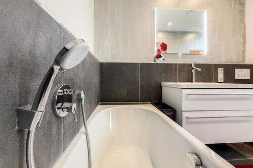 Badezimmer (5) - Einfamilienhaus in Düsseldorf zum Kaufen