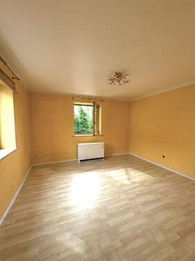 Wohnzimmer - Einfamilienhaus mit 112,60 m&sup2; in Rohr in Niederbayern zum Kaufen