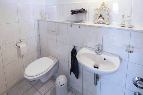 Gäste WC 2 OG - 