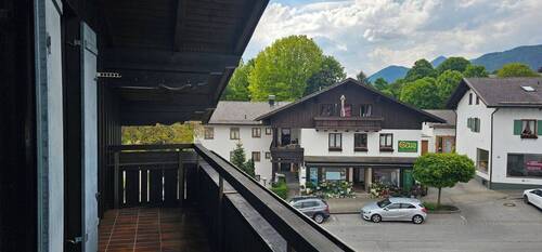 Südbalkon - Großzügige 2-Zimmer-Dachgeschoss-Wohnung in Bernau am Chiemsee!