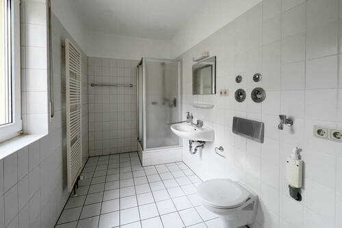 Tageslichtbad mit Dusche - 