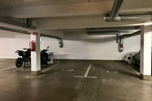 Tiefgaragenstellplatz zur Wohnung - 