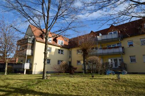 Kleine Spielecke im Gartenbereich - 