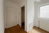 Flur mit begehbarem Schrank - 