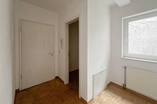 Flur mit begehbarem Schrank - 