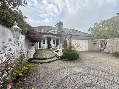 Straßenansicht - ... repräsentativ, stadtnah und mit idyllischem Garten!!!