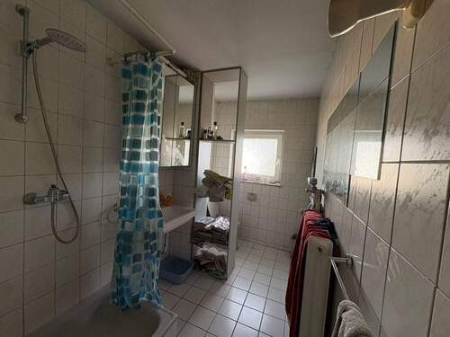 Badezimmer - 2 Zimmer Etagenwohnung zum Kaufen in Seeheim-Jugenheim