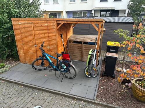 Abstellbereich vor dem Haus - 