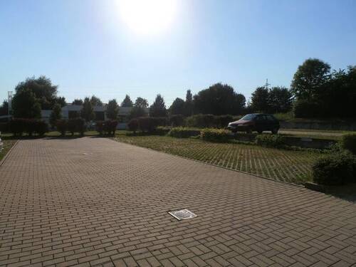 Stellplätze vor dem Haus - 