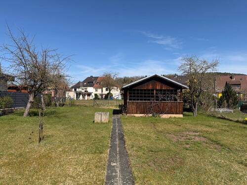 Garten mit Gartenhaus - 