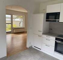 Großzügige 2-Zimmer-Wohnung mit moderner Einbauküche und Terrasse in Feucht