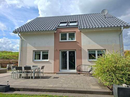 Ansicht mit Freisitz - 