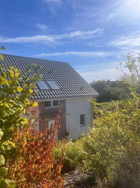 Ruhige Lage am Feldrand. - 