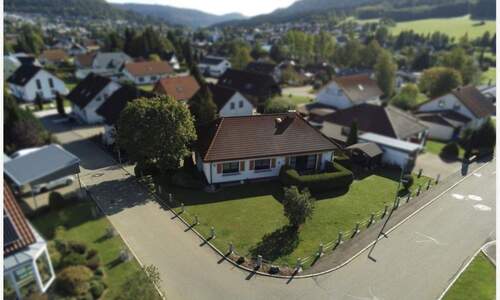 Bild 1 - Einfamilienhaus Bungalow mit Sonnigem großem Grundstück