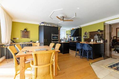 Essbereich u. Küche - 7 Zimmer Etagenwohnung in Barsinghausen