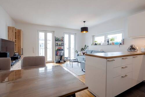 Bodentiefe Fenster in allen Räumen - 3 Zimmer Etagenwohnung in Frankfurt am Main / Gallusviertel