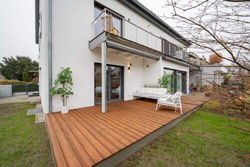 Schöne Holzterrasse - 