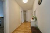 Flur Ansicht 1 - Charmante Wohnung mit durchdachter Raumaufteilung und stilvollem Ambiente