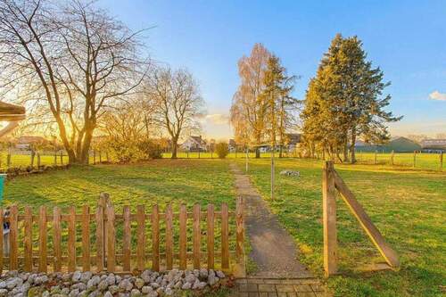 großer Garten - 9 Zimmer Einfamilienhaus zum Kaufen in Erwitte