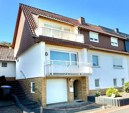 Hausansicht - 6 Zimmer Doppelhaushälfte zum Kaufen in Herfa