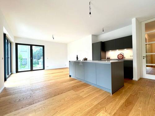 Wohnbereich mit Küche - Etagenwohnung mit 83,80 m&sup2; in Berlin / Nikolassee zur Miete