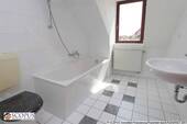 Wohnung im Vorderhaus Dachgeschoss - Bad - 