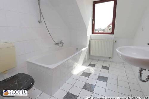 Wohnung im Vorderhaus Dachgeschoss - Bad - 