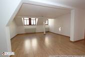 Wohnung im Vorderhaus Dachgeschoss - Wohnzimmer - 