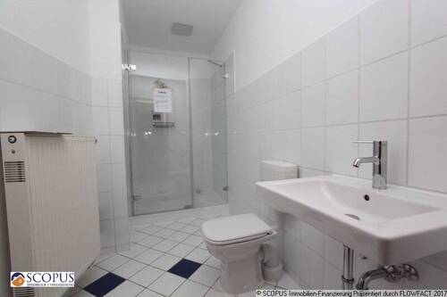 Wohnung im Hinterhaus - Bad - 