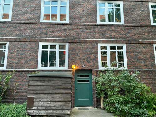 Haustür - 2 Zimmer Etagenwohnung zum Kaufen in Hamburg