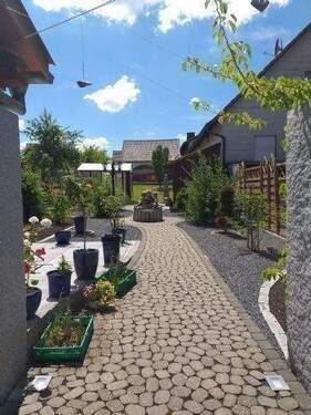 Impressionen - Interessanter Kaufpreis (VHB) !! 2FHaus mit Charme + schönem, pflegeleichtem Außenbereich + Nebengebäude!