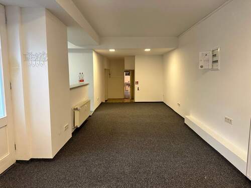 Hauptraum Blick nach hinten - 1 Zimmer Büro in Düsseldorf