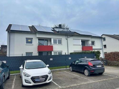 Rückansicht m. Stellplätzen - 4 Zimmer Etagenwohnung zum Kaufen in Möhnesee