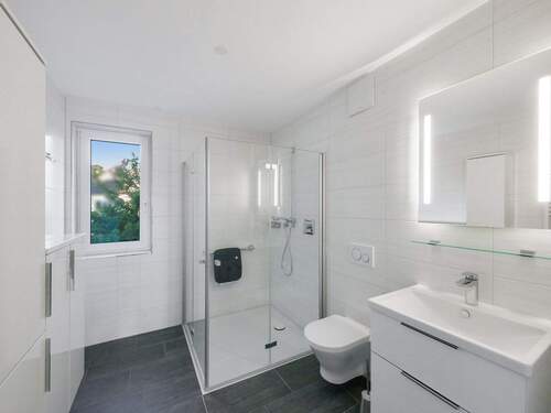 DU/ WC - 