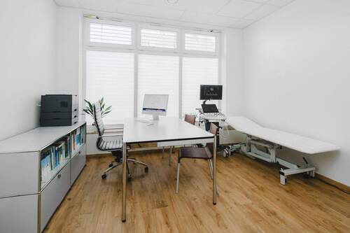 Arztzimmer - Praxis oder Büroflächen in attraktiver Zentrumslage und ausreichend Parkplätzen in Ried