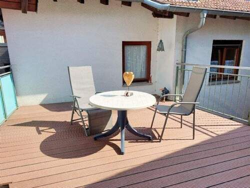 .... zum größeren Balkon. - 