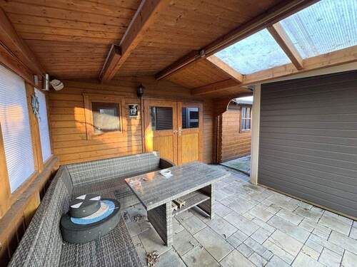 Sitzecke vor dem Gartenhaus - 