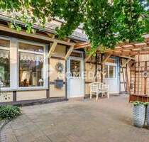 Liebevoll saniertes Fachwerkhaus - ideal als Wohn- und Geschäftshaus mit Garagen und Hof - Stadtoldendorf