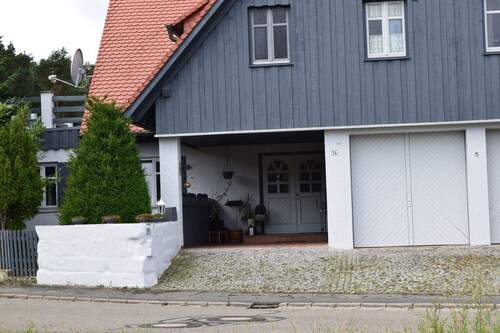 Garagen beim Hauseingang - Einfamilienhaus mit 450,00 m&sup2; in Oberreichenbach zum Kaufen