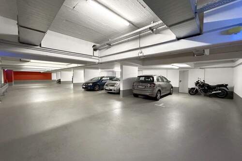 Geräumige und warme Tiefgarage - 