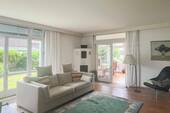 Wohnzimmer mit Blick zum Wintergarten - 