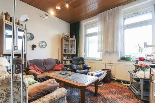 Wohnzimmer - 8 Zimmer Reihenmittelhaus zum Kaufen in Mönchengladbach