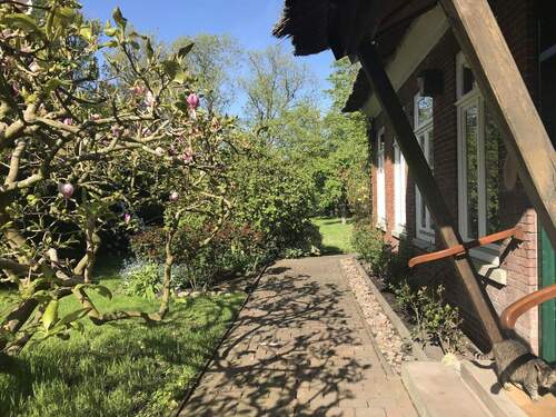 Bild 1 - Großzügiges Anwesen unter Reet mit großem parkähnlichem Grundstück - vielseitig nutzbar.