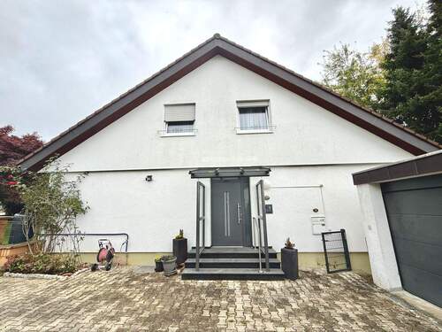 Hausansicht - 1 Zimmer Mehrfamilienhaus, Wohnhaus zum Kaufen in Donzdorf