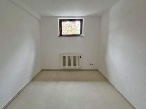 Ankleide/Arbeitszimmer im Souterrainbereich - 