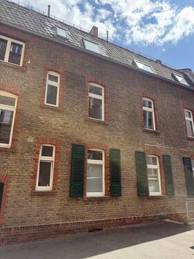 Hinterhaus /Dachgeschoss - schöne 2 Zimmerwohnung im Rheingauviertel