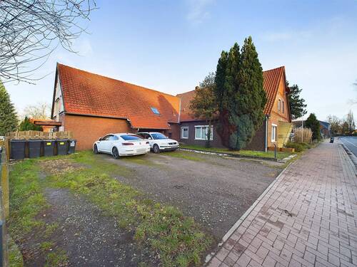 Außenansicht mit Stellplätzen - 2 Zi. Wohnung mit Terrasse am Steinhunder-Meer