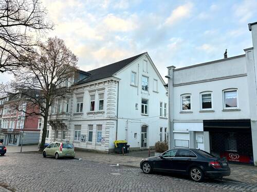Ansicht Haupthaus & Nebengebäude - 