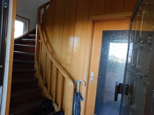 separates Treppenhaus - 5 Zimmer Einfamilienhaus zum Kaufen in Bonn