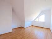 Zimmer im Dachgeschoss - 